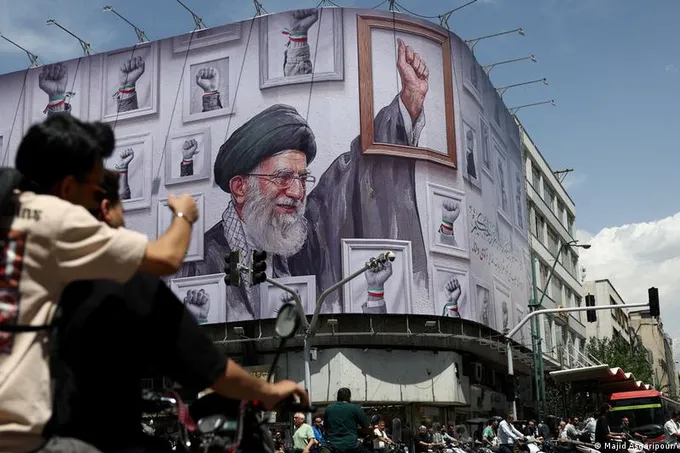 إسرائيل تنذر بإخلاء عشرين بلدة جنوب لبنان وسقوط قتيل في غارة على دير الزهراني