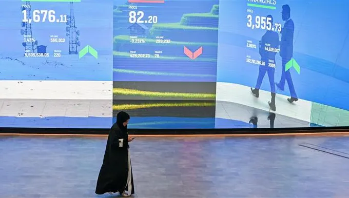 السعودية تشدد الرقابة على التحويلات المصرفية إلى الإمارات