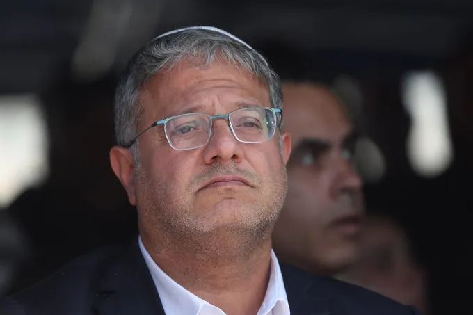 بن غفير يتمسك بخطة تهجير فلسطينيي غزة وثماني دول تدينها