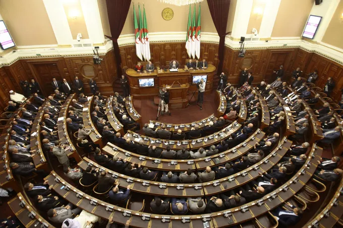 البرلمان الجزائري يوسّع عقوبة الإعدام لتشمل حرائق الغابات وخطف الأطفال