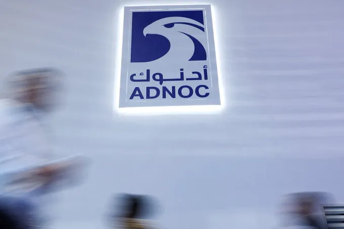 أدنوك للإمداد والخدمات ترفع توقعاتها وتراهن على توسع أسطولها بعد قفزة في أرباح الربع الثاني
