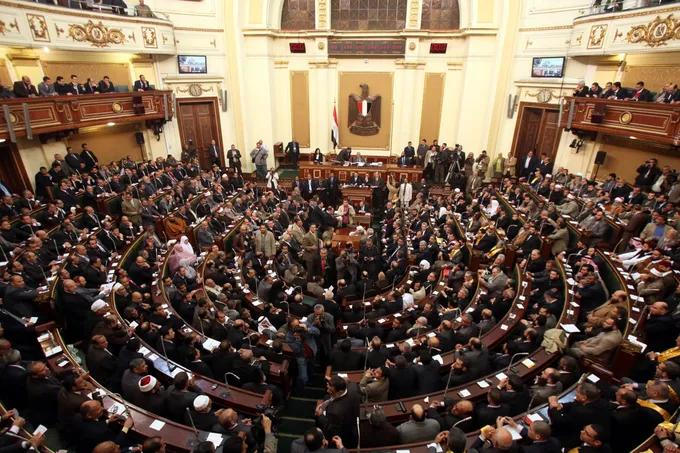 البرلمان المصري يمدد جلساته السرية بشأن تفويض إرسال قوات للدفاع عن السعودية