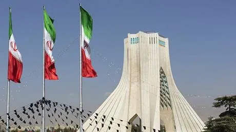 إيران تدافع عن هجماتها وتنتقد الوجود العسكري الأمريكي في الخليج
