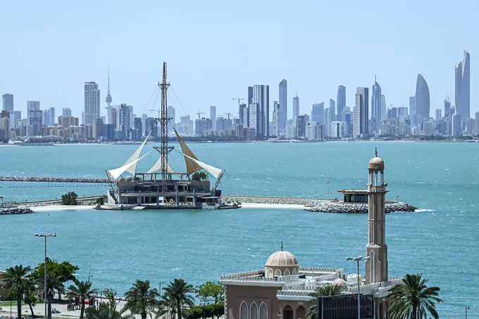 الكويت تعترض 4 صواريخ و21 مسيّرة إيرانية والبحرين تتصدى لهجمات جوية مماثلة