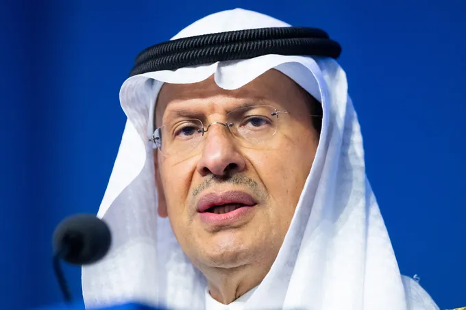 الملك سلمان يجمع وزارتَي الطاقة والصناعة تحت قيادة الأمير عبدالعزيز بن سلمان