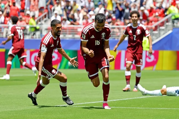 فيفا يُعيد نسب أول هدف عربي في مونديال 2026 إلى مدافع سويسري