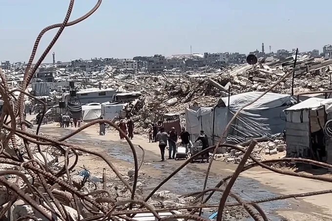 قتلى مدنيون في غزة ولبنان وسط مطالبات بالتحقيق في غارات إسرائيلية