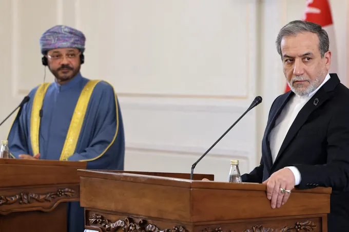 عراقجي يبحث مع البوسعيدي مستقبل مضيق هرمز في أول اتصال عقب تهديدات ترامب لعُمان
