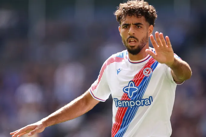 كريستال بالاس يستهدف نجمين مغربيين لتعزيز صفوفه في الميركاتو الصيفي