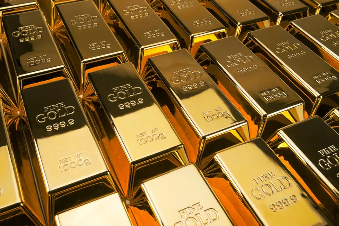 أسعار الذهب تتذبذب مع ترقب محضر اجتماع الاحتياطي الفيدرالي الأمريكي