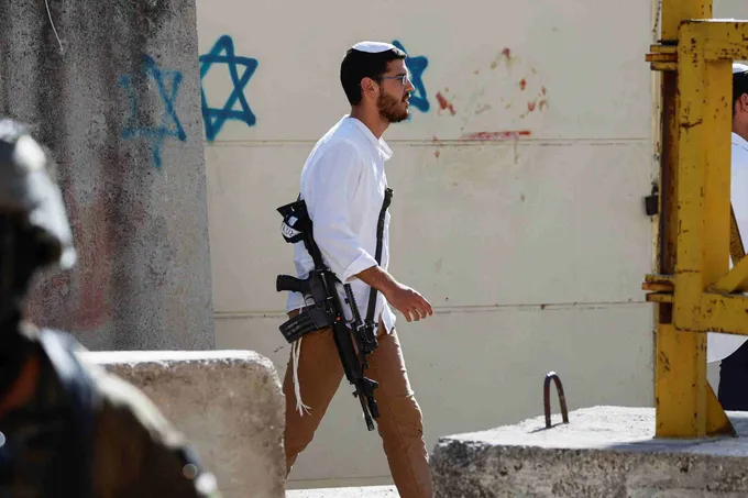 تصاعد الاعتداءات الإسرائيلية في الضفة الغربية: اقتحامات ومصادرة أراضٍ وعنف ضد فلسطينيين