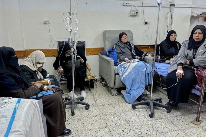 شح الوقود في غزة يهدد حياة المرضى ويشل حركة التنقل