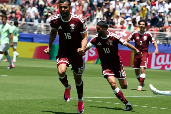 قطر تخطف التعادل من سويسرا 1-1 في الوقت القاتل وتسجل أول نقطة في تاريخها بكأس العالم