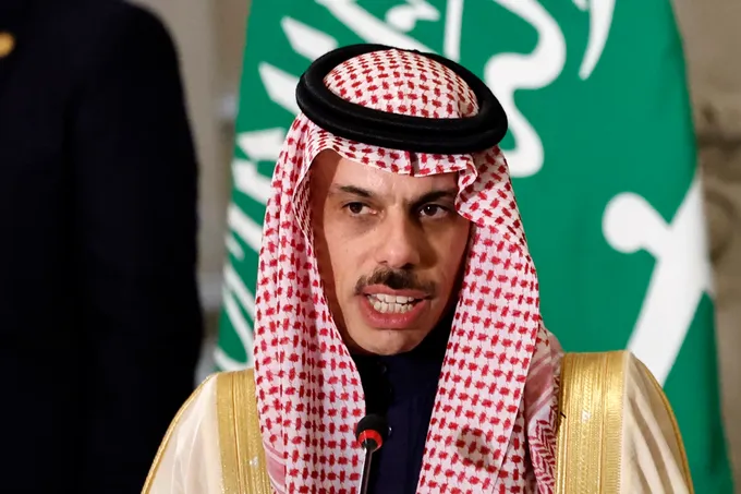 بن فرحان يبحث مع عراقجي خفض التصعيد الإقليمي في ظل تحذيرات إيرانية من عدوان أمريكي وإسرائيلي