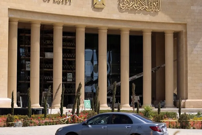توقعات بتثبيت الفائدة المصرية وسط تراجع الجنيه وتمويلات دولية مرتقبة