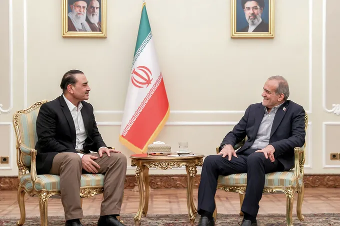 قائد الجيش الباكستاني في طهران وسيطاً بين واشنطن وطهران بعد اتصال مع ترامب