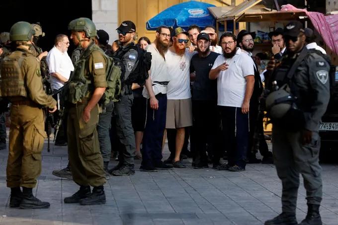 عملية طعن قرب قرية العوجا في الضفة الغربية واعتقال 13 فلسطينياً