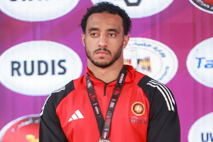 إيقاف رئيس وفد المصارعة المصري وإحالة واقعتَي هروب لاعبَين إلى النيابة العامة