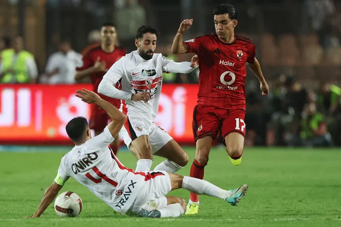 الأهلي يهزم الزمالك 2-0 في القمة المصرية والزمالك يشكو لجنة الحكام