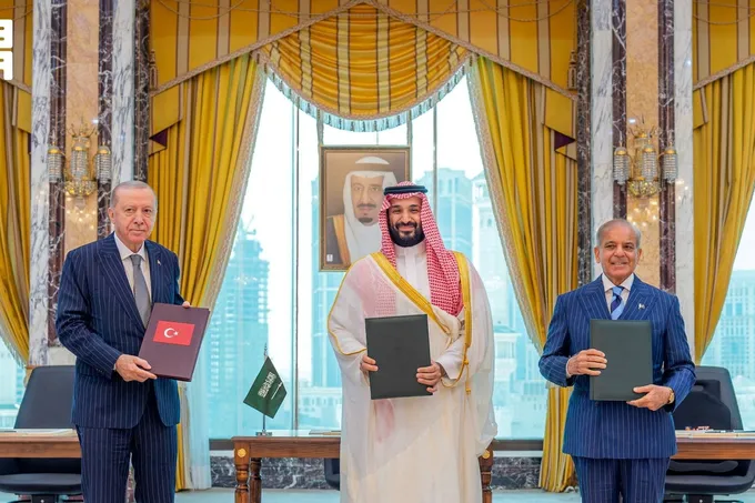 اتفاقية مكة الدفاعية بين السعودية وتركيا وباكستان تُرسي آليات عسكرية وتفتح الباب لأعضاء جدد