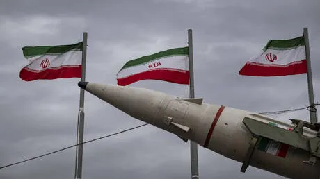 الحرس الثوري الإيراني يستهدف قاعدة الأزرق الجوية الأمريكية في الأردن بـ12 صاروخاً باليستياً