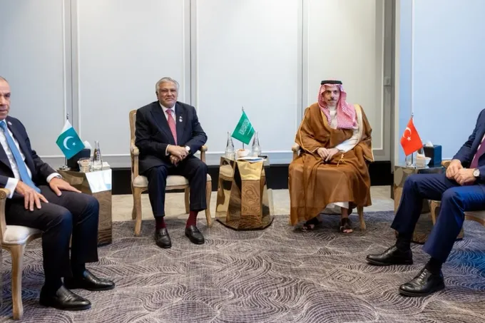 وزراء خارجية السعودية ومصر وتركيا وباكستان يبحثون خفض التصعيد وسلامة الممرات المائية