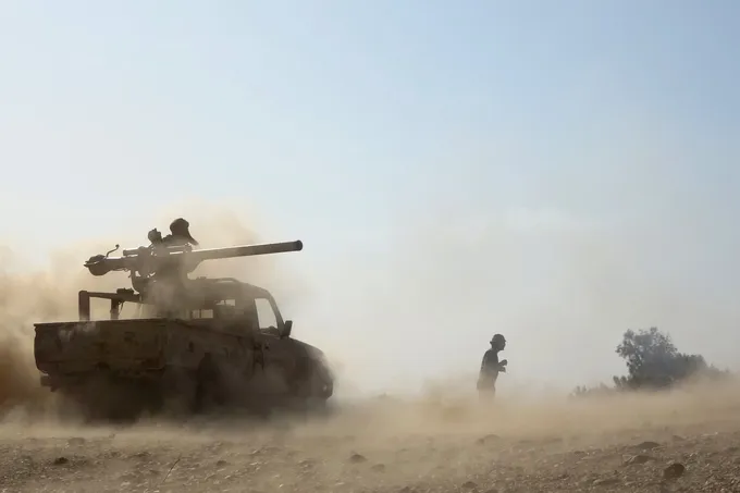 معارك عنيفة في تعز والحديدة تخلّف أكثر من 140 قتيلاً بين القوات الحكومية والحوثيين