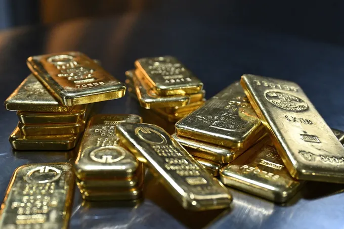 الذهب يتراجع من أعلى مستوياته في شهرين مع ترقب بيانات التضخم الأميركية