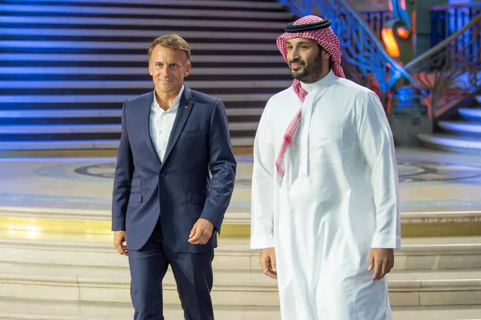 محمد بن سلمان في باريس لتعزيز الشراكة الاستراتيجية والاقتصادية مع فرنسا