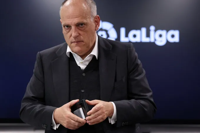 تيباس يرفض اتهامات ريال مدريد للتحكيم بعد خسارة الديربي أمام أتلتيكو