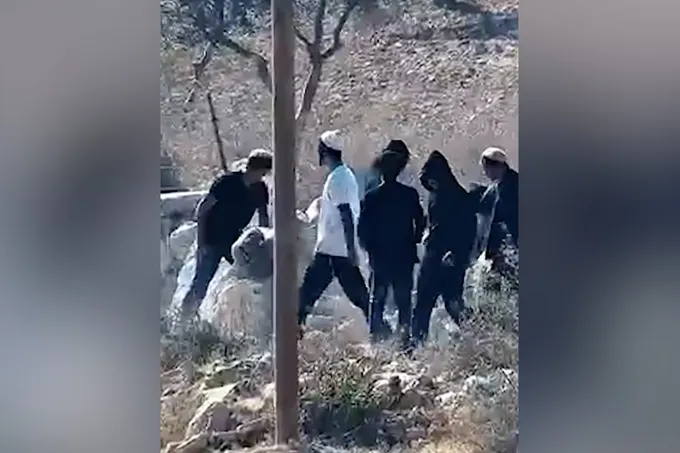 اعتداءات المستوطنين تتصاعد في الضفة الغربية: حصار منازل وسرقة مياه وإصابة مدنيين