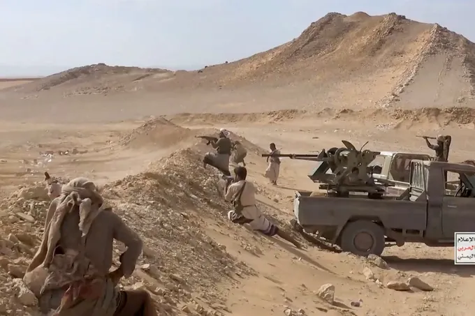 العليمي يدعو إلى التعبئة العامة ويعرض عفواً لمن يتركون الحوثيين