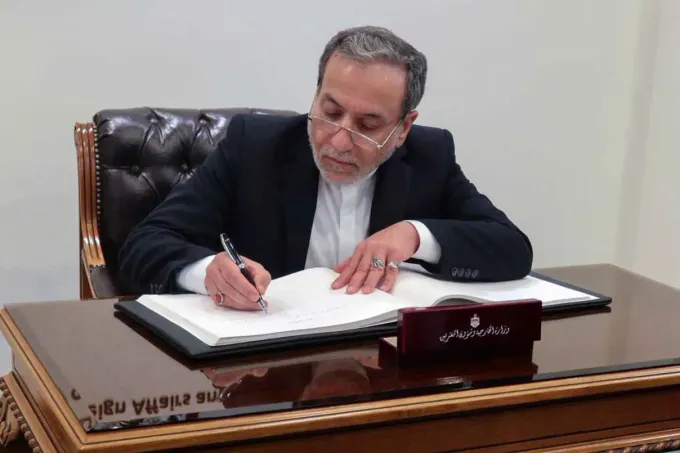 إيران تهدد بضرب منشآت الطاقة الخليجية رداً على أي هجوم أمريكي جديد