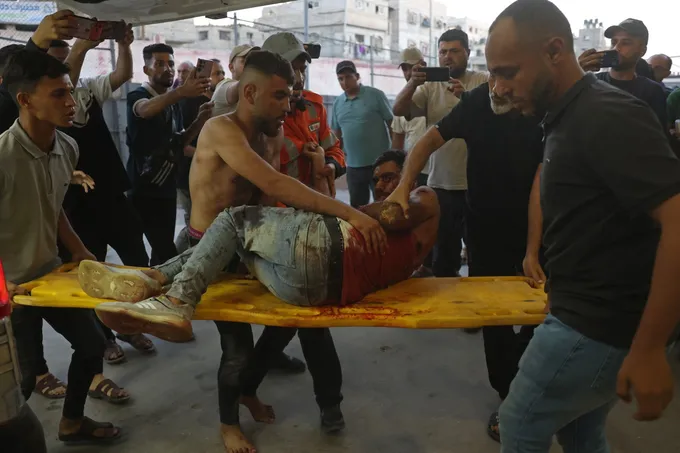 غارات إسرائيلية تودي بحياة عشرات الفلسطينيين في غزة وسط خروقات لوقف إطلاق النار