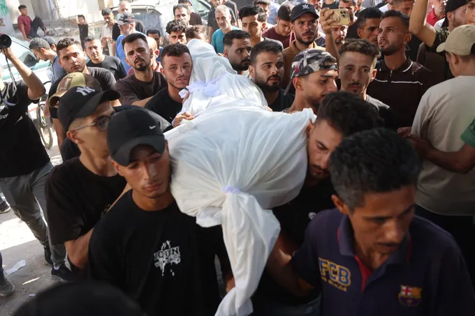 رغم موافقة حماس على خارطة الطريق.. إسرائيل تواصل التصعيد في غزة