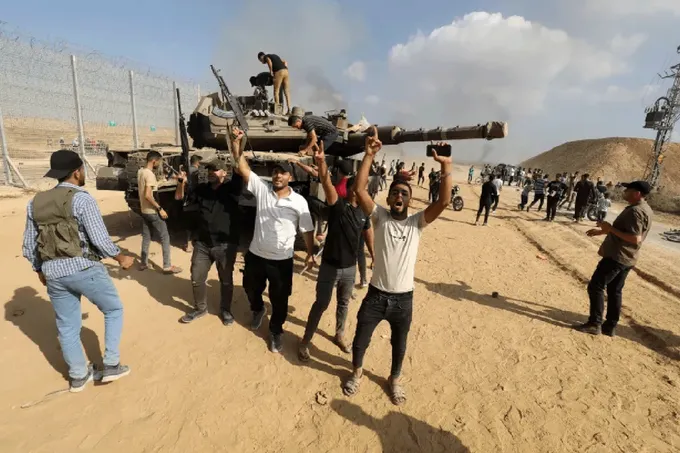 تقرير «هآرتس»: بن زايد حذّر نتنياهو قبل هجوم 7 أكتوبر ومكتبه ينفي