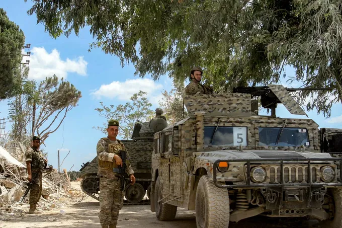 انفجار يصيب 5 جنود لبنانيين في كفرا: الجيش اللبناني يتهم إسرائيل وتل أبيب تنفي وتحمّل حزب الله المسؤولية
