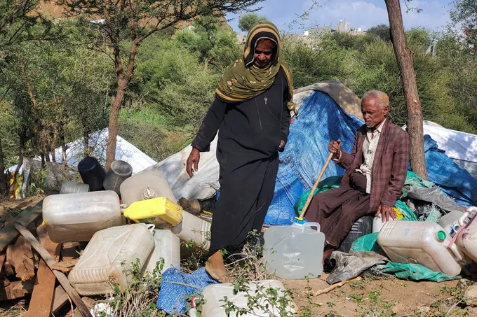 86 ألف نازح ومقتل 150 مدنياً مع تقدم الحوثيين على الساحل الغربي لليمن