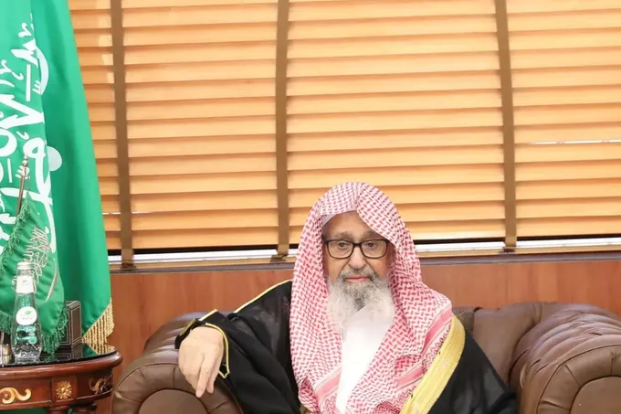 مفتي السعودية يدعو القوات إلى الاستعداد لـ«بذل النفس» في مواجهة الحوثيين