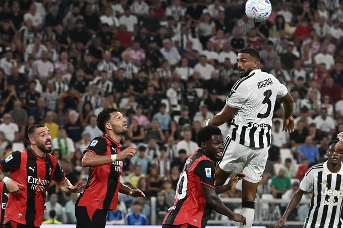 تعادل يوفنتوس وميلان 1-1 في الدوري الإيطالي بهدف في الوقت القاتل