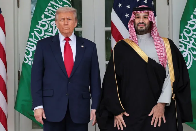 ترامب ومحمد بن سلمان يبحثان أمن الملاحة ومسار المفاوضات الأمريكية الإيرانية
