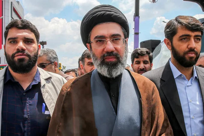 المرشد الإيراني يعيد تشكيل القيادة العسكرية بتعيين 6 قادة جدد في الحرس الثوري والأركان