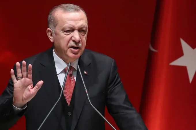 أردوغان يدعو لدمج تركيا في منظومة الدفاع الأوروبية ويربط السلام بوقف إسرائيل