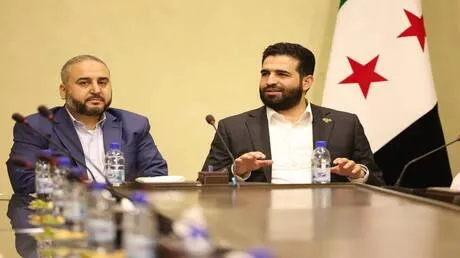 الاتحاد الأوروبي يرفع العقوبات عن وزيري الداخلية والدفاع السوريين ويستأنف العلاقات التجارية مع دمشق