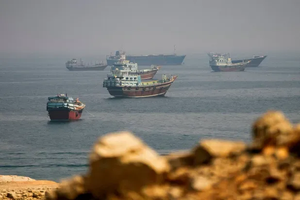 عقوبات أمريكية تضرب الطيران الإيراني وطهران تهدد بتوسيع النزاع