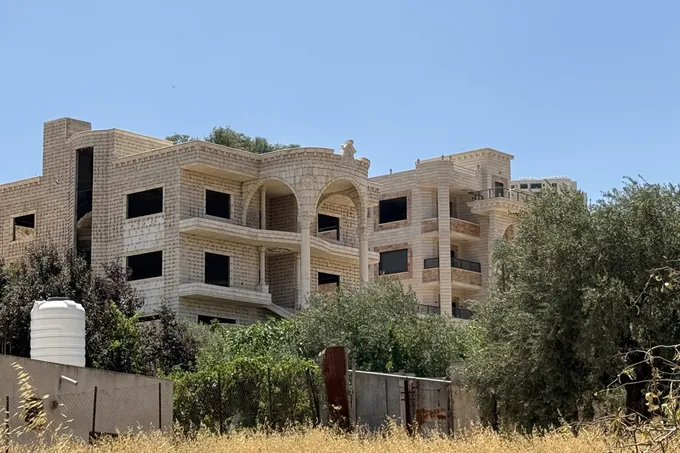 هدم منازل فلسطينية في الضفة والقدس وتحذيرات من اقتحام الأقصى