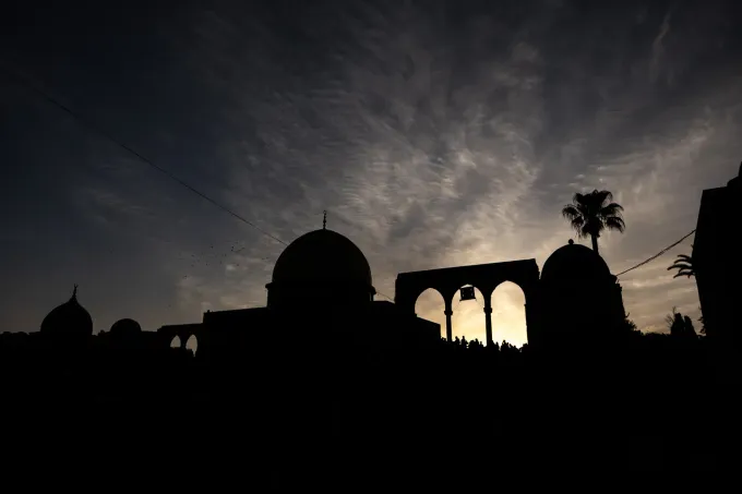 بن غفير يقتحم المسجد الأقصى ويؤدي طقوساً تلمودية في باحاته