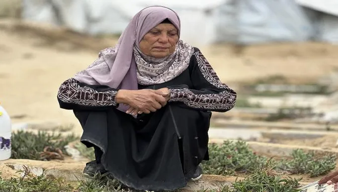 غارات إسرائيلية تودي بحياة عشرة فلسطينيين في غزة بينهم طفل