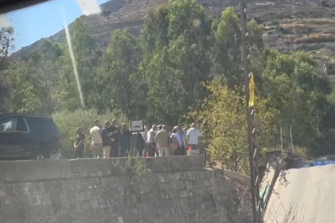 السفير الأميركي يجول في جنوب لبنان مشترطاً إبعاد حزب الله لانطلاق الإعمار