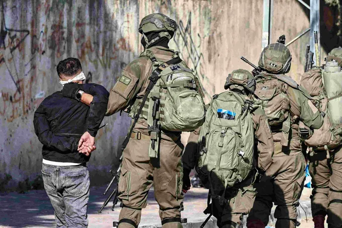 اعتقالات وهجمات مستوطنين وتدمير بنية تحتية في الضفة الغربية